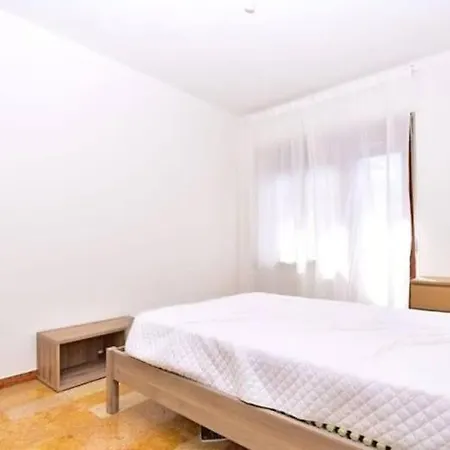 Al Centro Di *